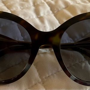 Authentic Burberry sunglasses, no scratches, great condition.